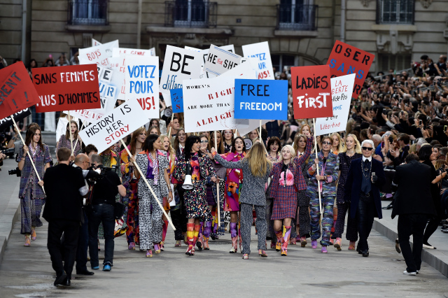 Chanel : Runway - Paris Fashion Week Womenswear Spring/Summer 2015